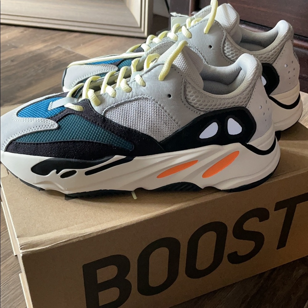 Yeezy boost 700 wave runner